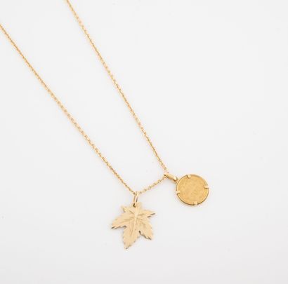 Yellow gold (750) forçat chain, holding a...