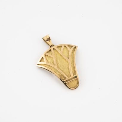 Lotus pendant in yellow gold (750) partially...