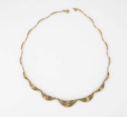 Yellow gold (750) drapery necklace. 

Spring...