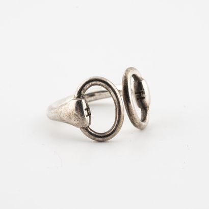 HERMES
Bague modèle Mors en argent (min.800)....