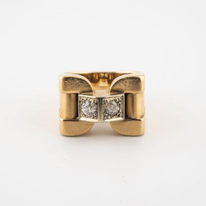 Bague type Tank en or jaune (750) ornée de...