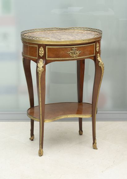 FRANCE, début du XXème siècle
Petite table...