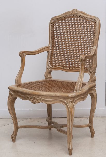 Maison MAILFERT-AMOS
Fauteuil en bois mouluré...