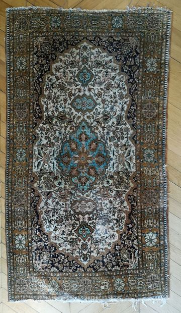 GHOUM, centre de la Perse, vers 1930
Le tapis...