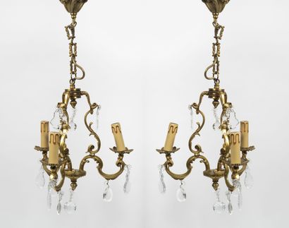 Paire de lustres à trois bras de lumières,...