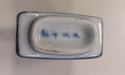 CHINE, XIXème-XXème siècles
Three snuff bottles,...