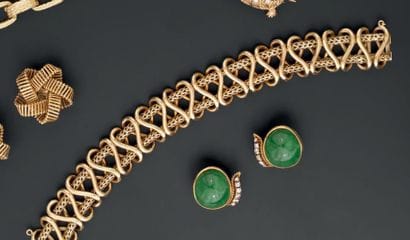 Bracelet en or jaune orné de deux tresses...