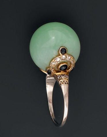 Bague en platine partiellement doré ornée...