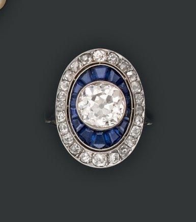 Bague en platine ornée d'un diamant demi-taille...