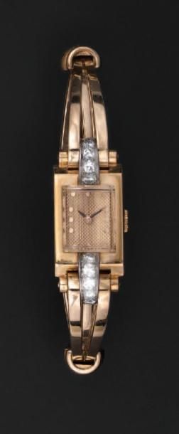BOUCHERON
Montre bracelet de dame en or gris...