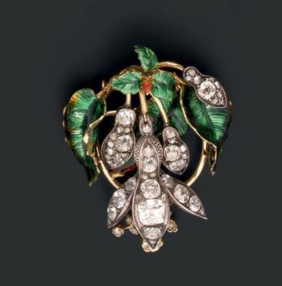 Elément de broche en or jaune et argent émaillé...
