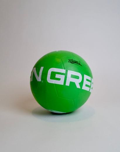 Lisa Freestyle (Zimouche)
Soccer ball signed...