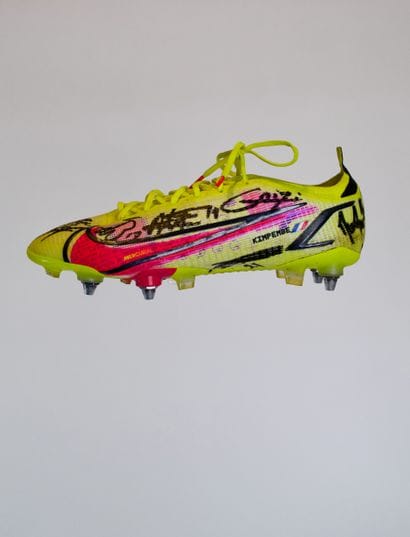 Presnel KIMPEMBE
A pair of soccer cleats...