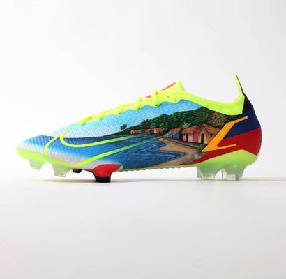Silni, Julien Silvestrini
A pair of Nike...