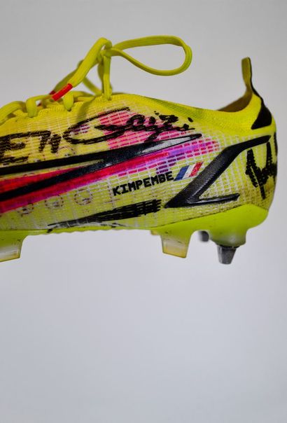 Presnel KIMPEMBE
A pair of soccer cleats...