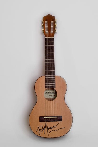 John Mamman

Guitar signed by John Mamman

Dimensions:...