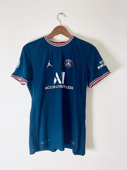 Kheira Hamraoui

PSG Home Kheira Hamraoui...