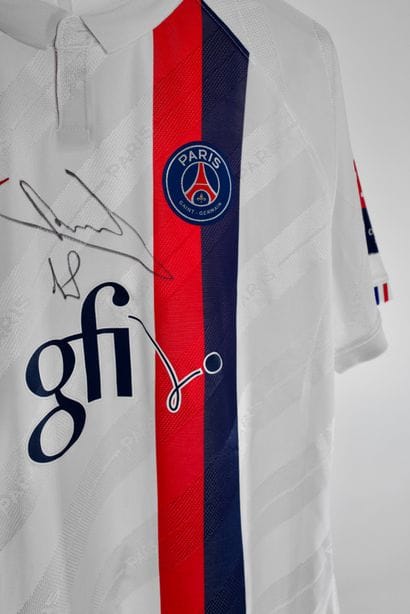 Nedim Remili

PSG Third 2019-20 match jersey...