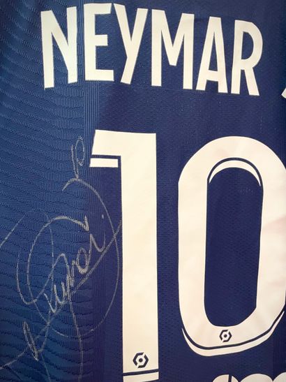 Neymar Jr.

PSG Home 2021-22 match shirt...