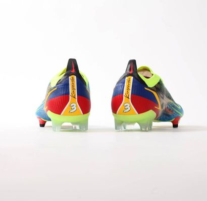 Silni, Julien Silvestrini
A pair of Nike...