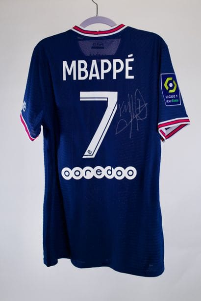 Kylian MBAPPÉ

PSG Home 2021-22 match shirt...