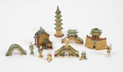 CHINE
Lot of 12 miniature pieces in glazed...