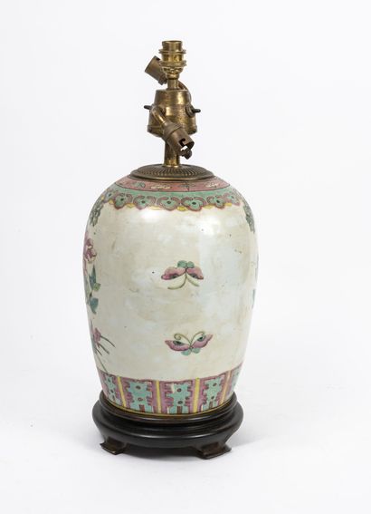 CHINE, début du XXème siècle
White porcelain...