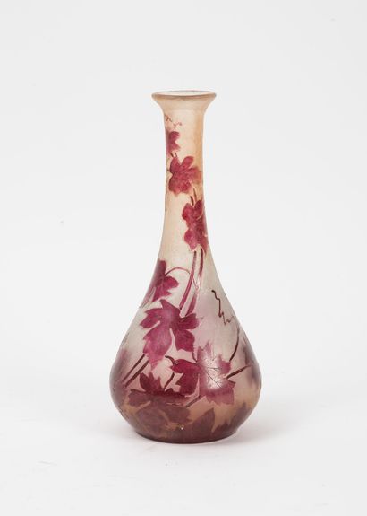 LEGRAS
Vase soliflore à fond plat.

Épreuve...