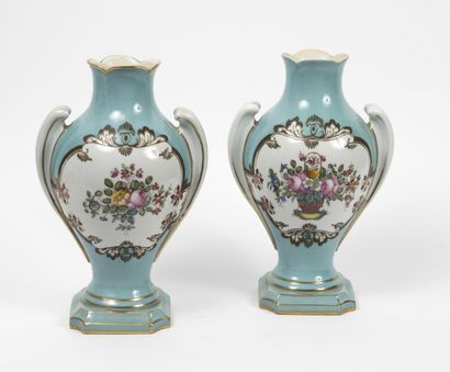 ALLEMAGNE ?, XXème siècle
Pair of porcelain...