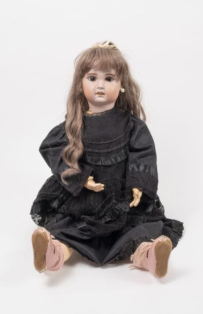 POUPÉE FRANCAISE
Poupée

Tête en porcelaine...
