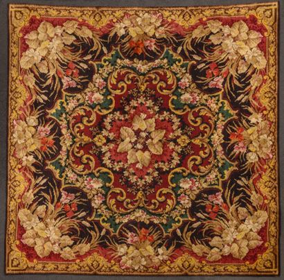 Polychrome carpet with floral and vegetal...