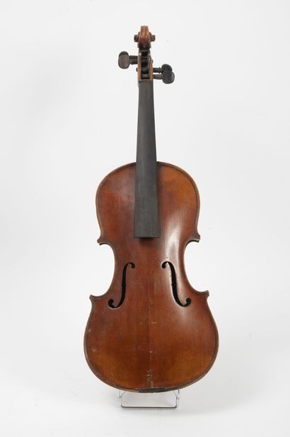 Deux violons d'étude en bois vernis brun-orangé....