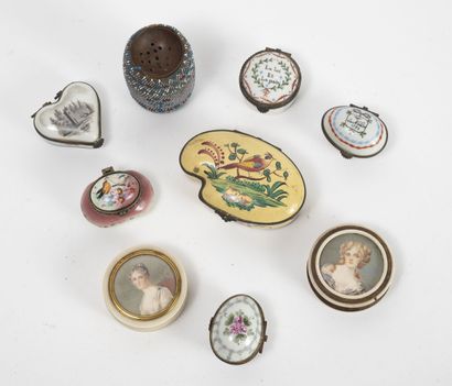 Lot comprenant :
- 6 boîtes couvertes miniatures...