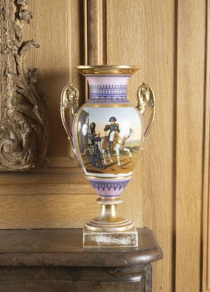 PARIS, vers 1830.
A white porcelain baluster...