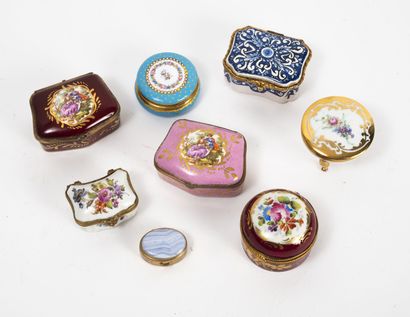 LIMOGES et divers
Lot de 7 boîtes couvertes...