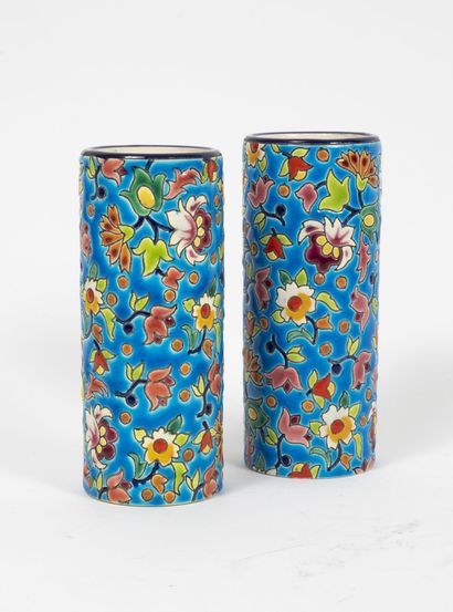 LONGWY
Lot de deux vases rouleaux en faïence...