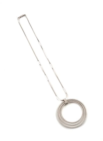 CARTIER Paris

Collier en or gris (750) avec...