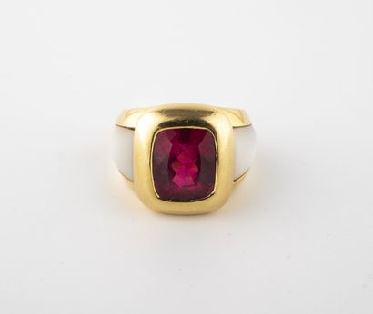 VAN CLEEF & ARPELS
Yellow gold (750) ring...