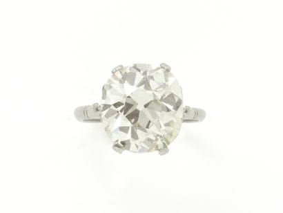 Solitaire ring in platinum (850), set with...