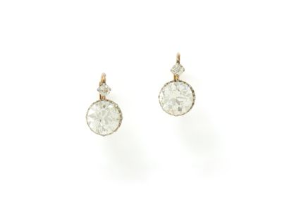 A pair of gold (750) and platinum (850) sleeper...