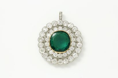 
Platinum (850) and white gold (750) pendant,...