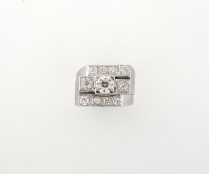 
A white gold (750) and platinum (850) signet...