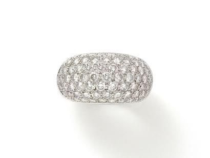 Rhodium-plated gold (750) ring with a pavement...