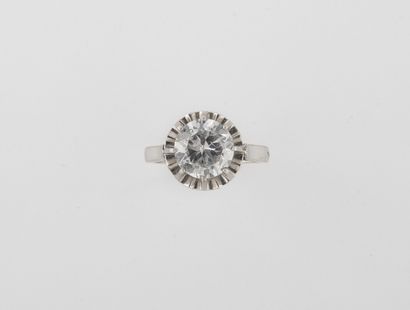 White gold (750) and platinum (850) solitaire...