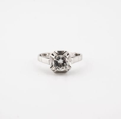 Solitaire ring in white gold (750) and platinum...
