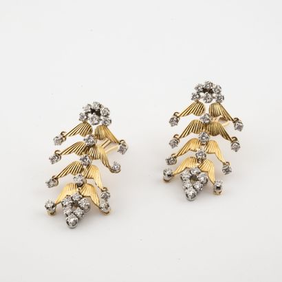 Pair of yellow gold (750) earrings with four...