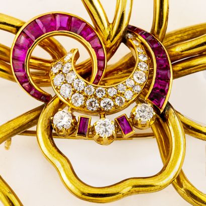 
Yellow gold (585) bow-shaped lapel clip,...