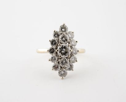 Marquise ring in white gold (750) set with...
