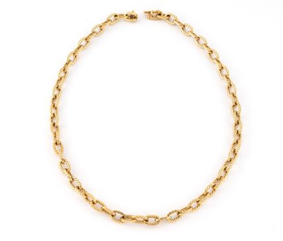 
MAUBOUSSIN

Collier en or jaune (750) à...
