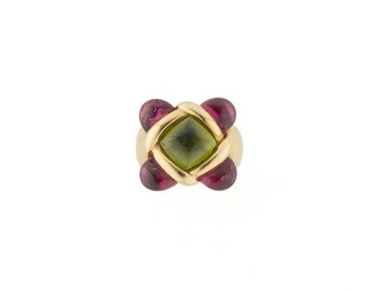 VAN CLEFF & ARPELS
Yellow gold (750) ring...